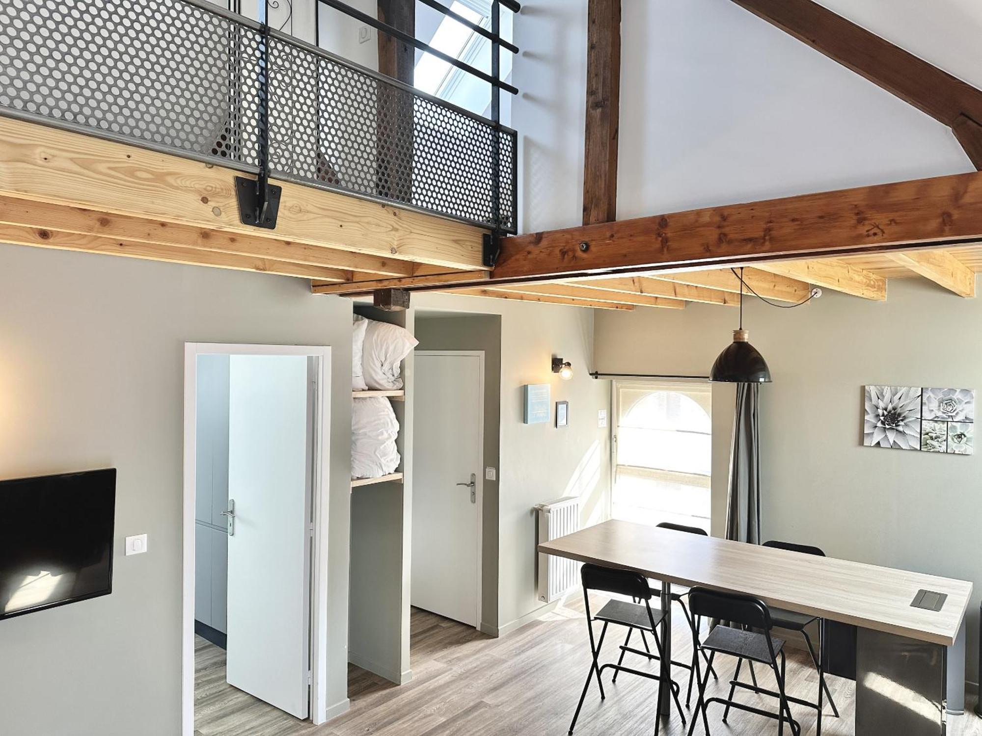 Le Patio De Loiseau Apartment เลอม็องส์ ภายนอก รูปภาพ