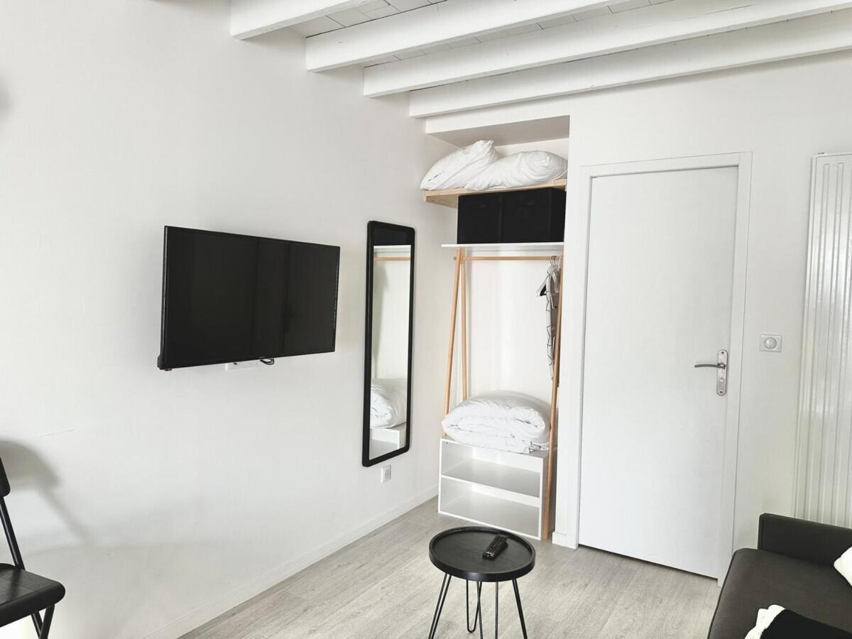 Le Patio De Loiseau Apartment เลอม็องส์ ห้อง รูปภาพ